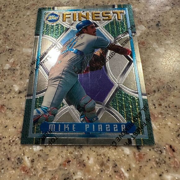 Topps Finest Mike Piazza Card with Green and Silver Accents mint condition - Picture 1 of 4